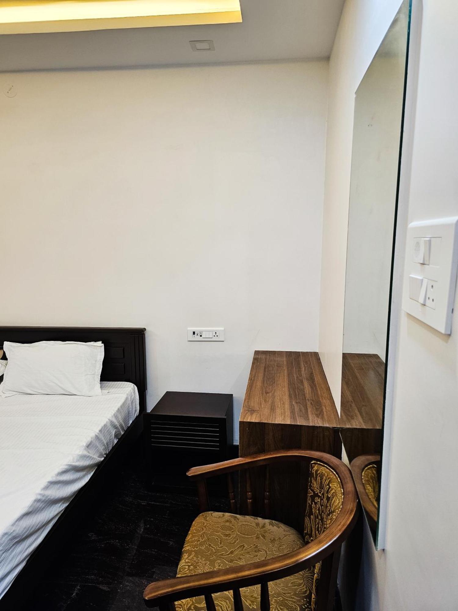 Jp Residency Hotel Yelagiri Buitenkant foto